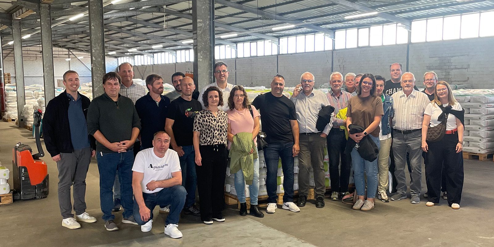 Gruppenfoto der Außendiensttagung 2026 im Mifuma-Lager Bamberg